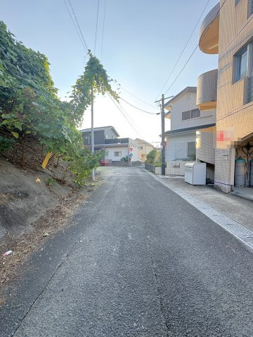 大塚町竹原　売地の前面道路含む現地写真