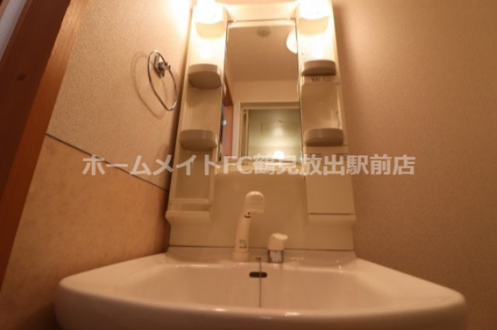 東大阪市西堤西のハイツの独立洗面台