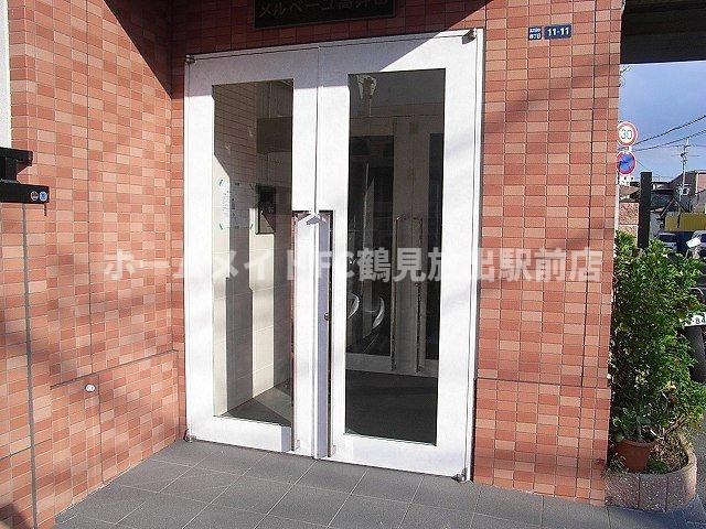 東大阪市高井田中４丁目の賃貸マンションのエントランス
