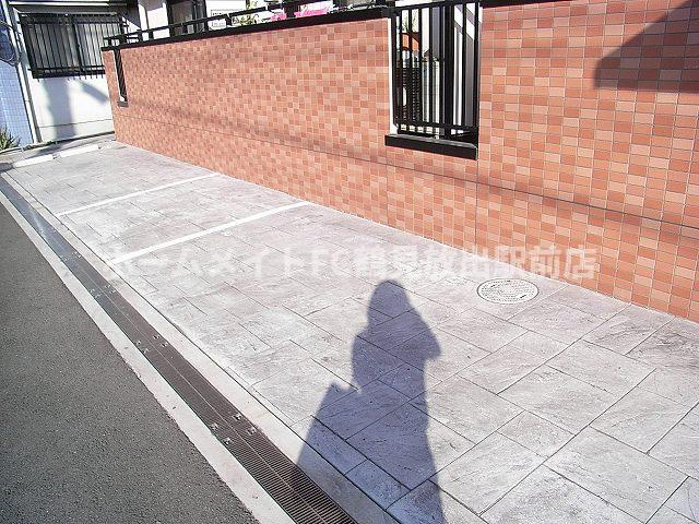東大阪市高井田中４丁目の賃貸マンションの駐車場