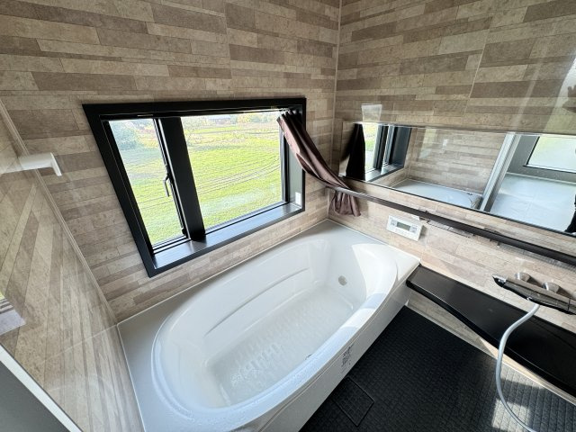 富士見町小暮SE構法の家の浴室|■ゆったりとくつろげる1.25坪システムバス！