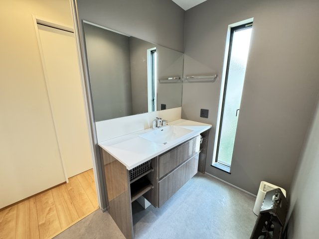 富士見町小暮SE構法の家の独立洗面台|■洗面化粧台もこの大きさ！