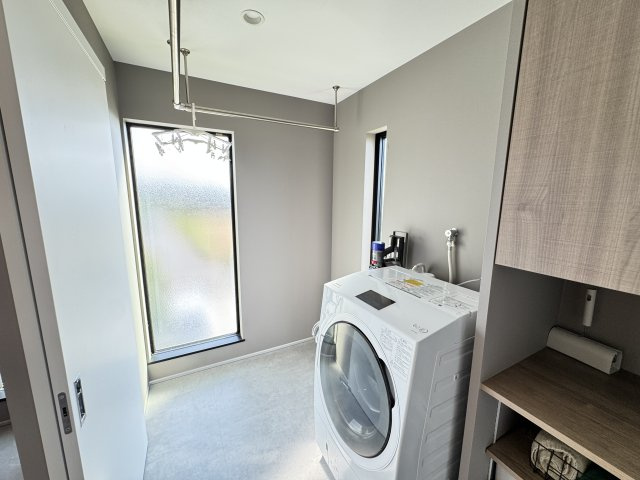 富士見町小暮SE構法の家のランドリースペース|■脱衣場とは独立したランドリースペース