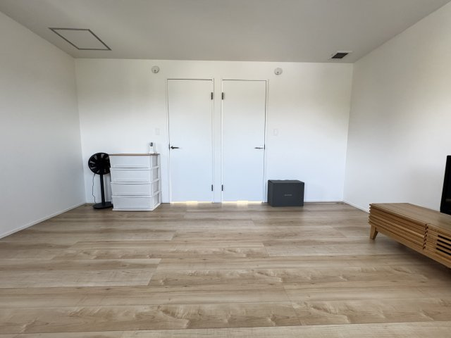 富士見町小暮SE構法の家の洋室|■2階洋室10.3帖は、間仕切り設置で2部屋に分割OK