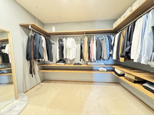 富士見町小暮SE構法の家の収納|■2階には独立したウォークインクローゼットが完備です
