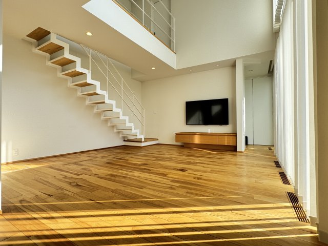 富士見町小暮SE構法の家の居間・リビング|■この解放感がたまりません