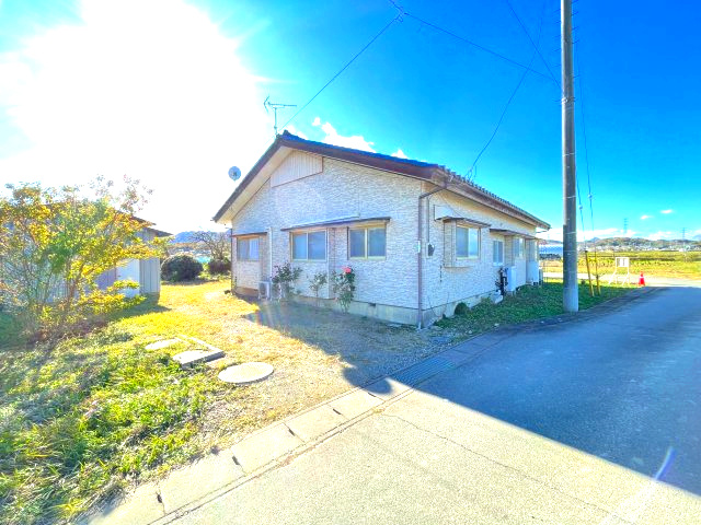 藤岡市神田　中古950の前面道路含む現地写真