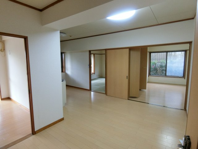 坂本マンションの居間・リビング|こちらの居間で趣味の時間をお楽しみください
