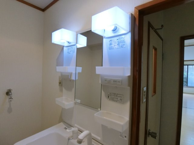 坂本マンションの独立洗面台