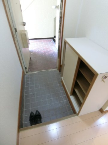 坂本マンションの玄関|収納もある玄関です