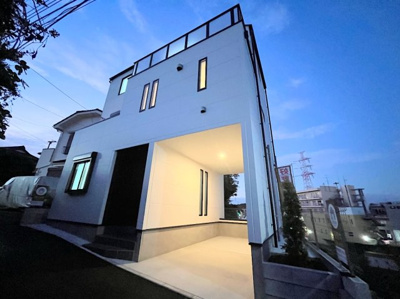 【外観】 | ◇◆下川井町新築戸建◆◇ | ◆一戸建てを中心とした街並みが整然と続き、周辺は高い建物が建っていないので、緑の多い閑静な趣を感じる環境です。街並みや周辺環境も重要なポイントです！！