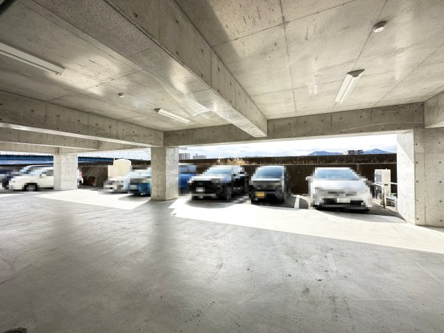 calm.esⅡの駐車場