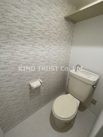 メゾン尾上のトイレ|落ち着いた色調のトイレです