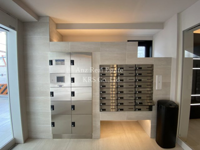 【その他共用部分】 | BRAVE天満橋 | エントランスには荷物の受け取りに便利な宅配ボックス設置！