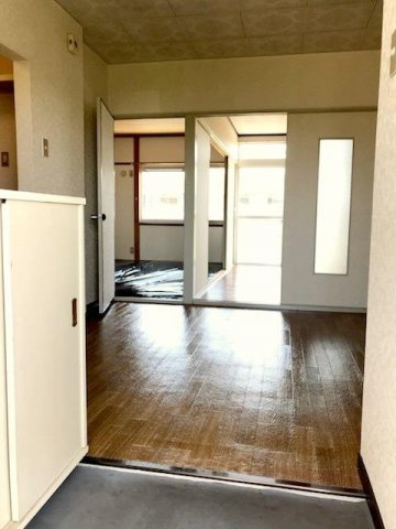畠田ハイツの玄関|明るい玄関です