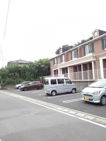 Ｐ’シュロスの駐車場|駐車場があります
