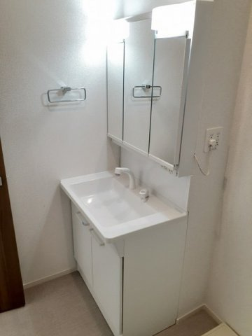 フレッシュリーⅢの洗面所|ゆったりとスペースのある洗面所