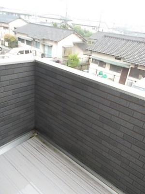 【バルコニー】 | ル・プティ・ボヌール | バルコニーからの眺めを楽しみながら食事をしませんか