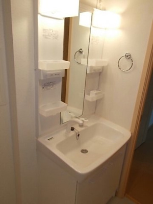 【洗面所】 | ル・プティ・ボヌール | ゆったりとスペースのある洗面所