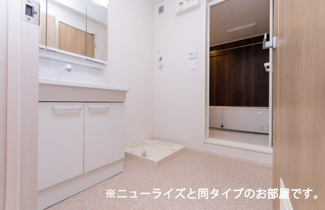 ウェスト須屋の洗面所|明るい洗面所です