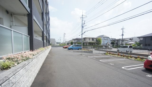 レジデンス二の宮の駐車場