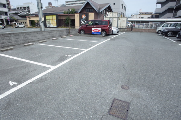 EL-NIDONODAの駐車場