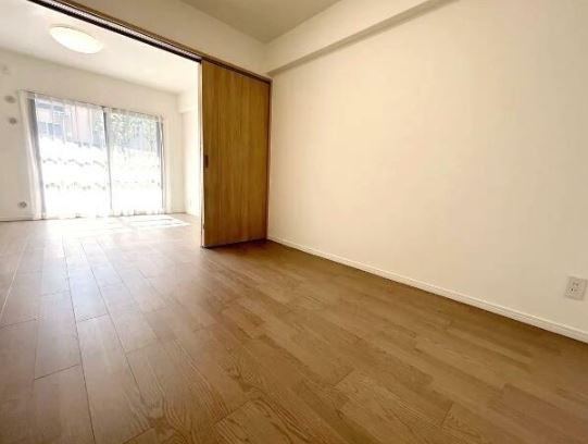 【中古マンション】モア・ステージ川越グランデュールの洋室|5帖洋室はリビングと続き間で使いやすいです☆