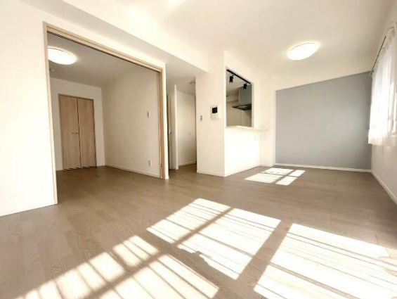 【中古マンション】モア・ステージ川越グランデュールの居間・リビング|窓も多く採光・採風しっかり取れています！