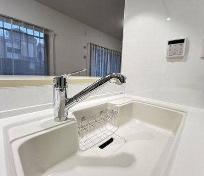 【中古マンション】モア・ステージ川越グランデュールのキッチン|一体型のシンクでお掃除もしやすいです！浄水器付き！