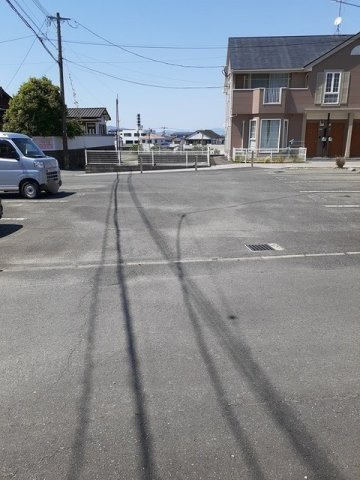 サファイアンエレガンスＢの駐車場