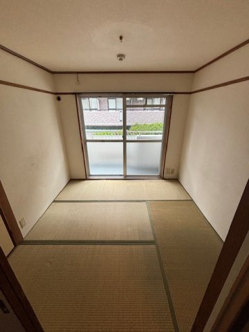 緑地公園第一ダイヤモンドマンションの和室|和室ならではの温かな和の空間で寛ぎの時間を過ごせます