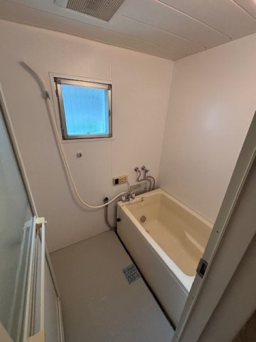 緑地公園第一ダイヤモンドマンションの浴室|コンパクトで使いやすいお風呂です