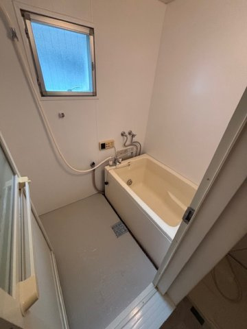 緑地公園第一ダイヤモンドマンションの浴室|コンパクトで使いやすいお風呂です