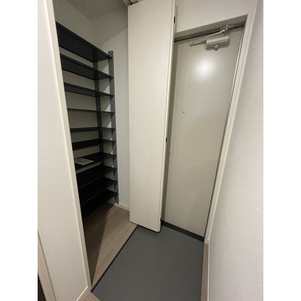 グラフィオAの玄関