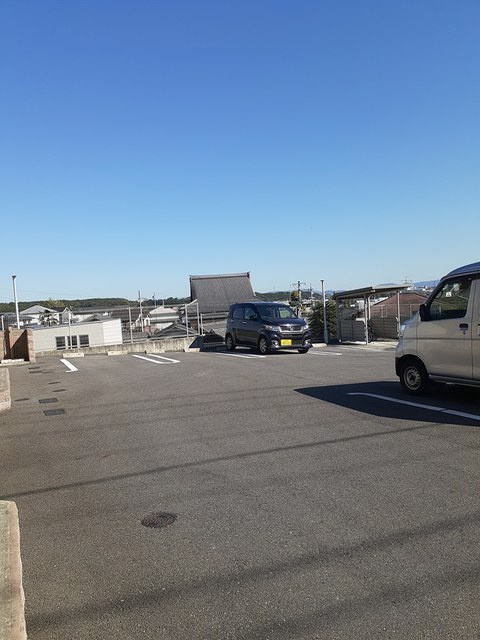 コリーナ植の駐車場