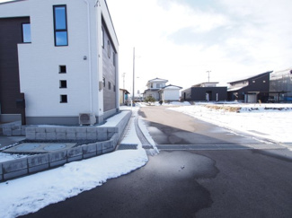 【前面道路含む現地写真】