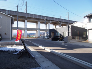 【前面道路含む現地写真】