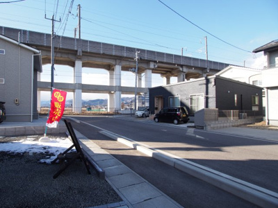 【前面道路含む現地写真】 | Felidia Garden　伊達市上志和田　１号棟