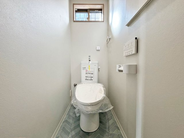 サニーサイド寺本1丁目新築戸建│3LDK+駐車駐輪可（車種制限有）のトイレ|1・2階に1か所ずつウォッシュトイレを導入しています。