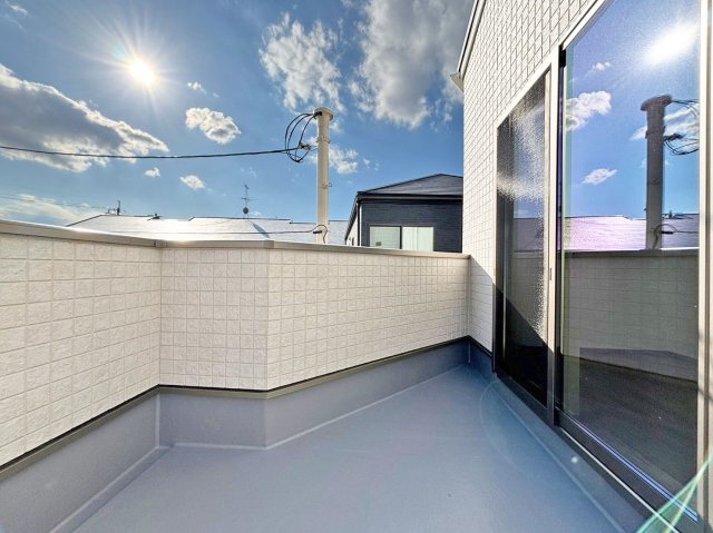 サニーサイド寺本1丁目新築戸建│3LDK+駐車駐輪可（車種制限有）のバルコニー|2階南面バルコニーの為、日当たり良好です。