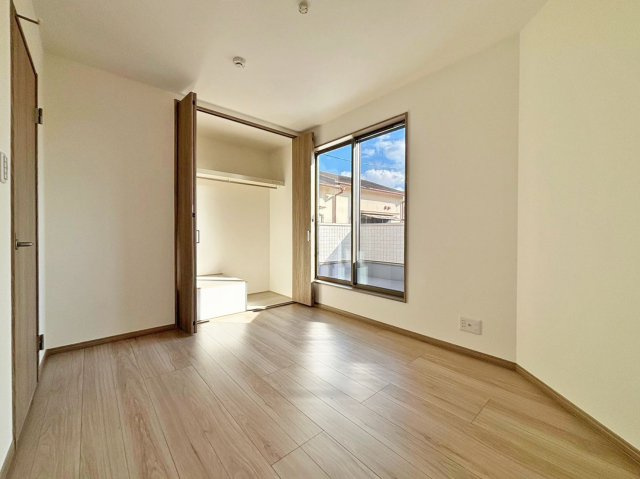 サニーサイド寺本1丁目新築戸建│3LDK+駐車駐輪可（車種制限有）の洋室|-洋室5.5帖(2F)-