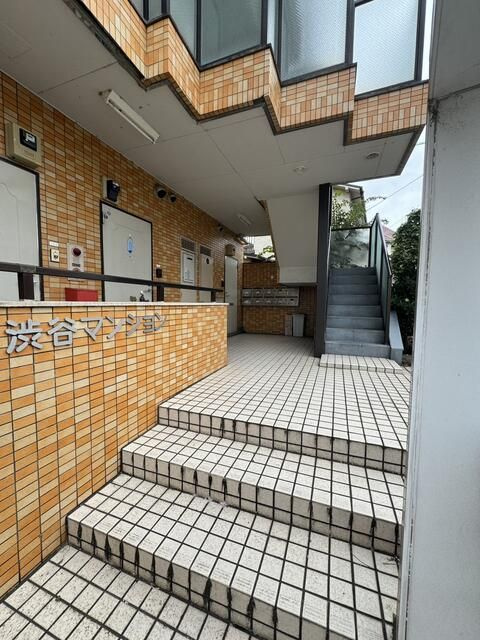 渋谷マンションのエントランス