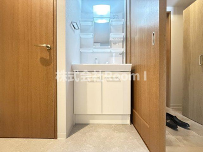 【独立洗面台】 | OC RESIDENCE R HAMAGUCHI | 独立洗面台、朝の身支度には欠かせません