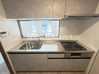 【キッチン】 | OC RESIDENCE R HAMAGUCHI | コンパクトなキッチンで掃除もラクラク