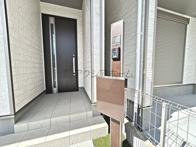 狭山市入間川3丁目・全2棟　新築一戸建　1号棟　のエントランス