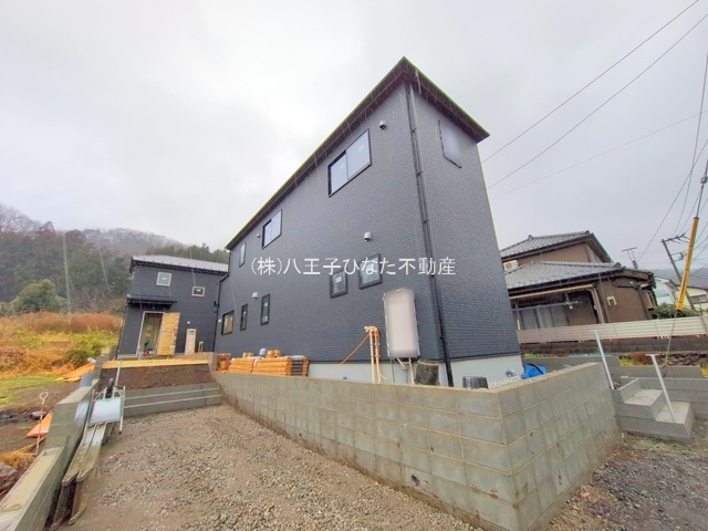 祝：成約済み　八王子市　下恩方町　新築戸建て　１７期の外観|第一種低層の住宅エリア。近隣は八王子の穏やかな街並みが広がります。～仲介手数料無料☆八王子ひなた不動産～八王子市下恩方町　新築戸建て