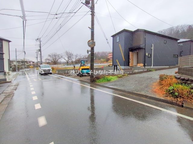 祝：成約済み　八王子市　下恩方町　新築戸建て　１７期の前面道路含む現地写真|第一種低層の住宅エリア。近隣は八王子の穏やかな街並みが広がります。～仲介手数料無料☆八王子ひなた不動産～八王子市下恩方町　新築戸建て