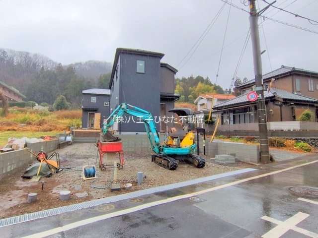 祝：成約済み　八王子市　下恩方町　新築戸建て　１７期の駐車場|～仲介手数料無料☆八王子ひなた不動産～八王子市下恩方町　新築戸建て