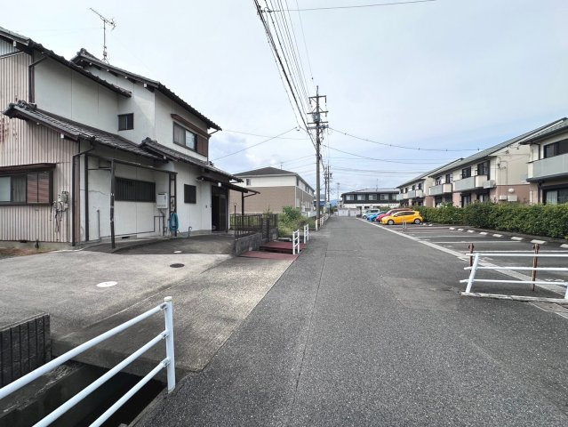 中古戸建　大垣市本今三丁目　昭和57年築の前面道路含む現地写真