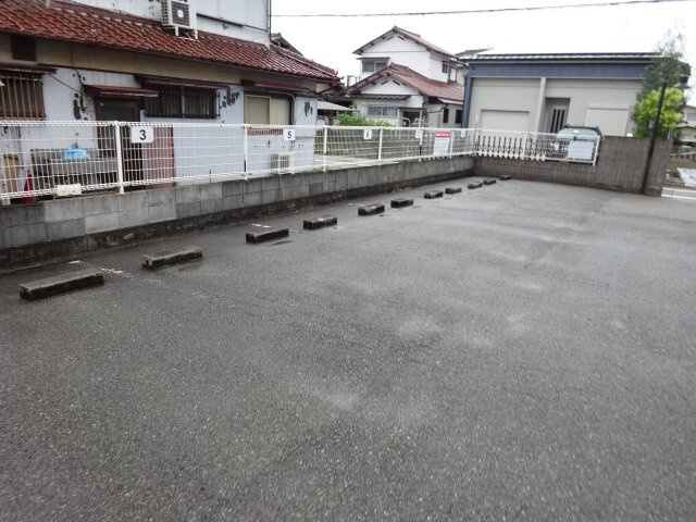 コスモハイツの駐車場